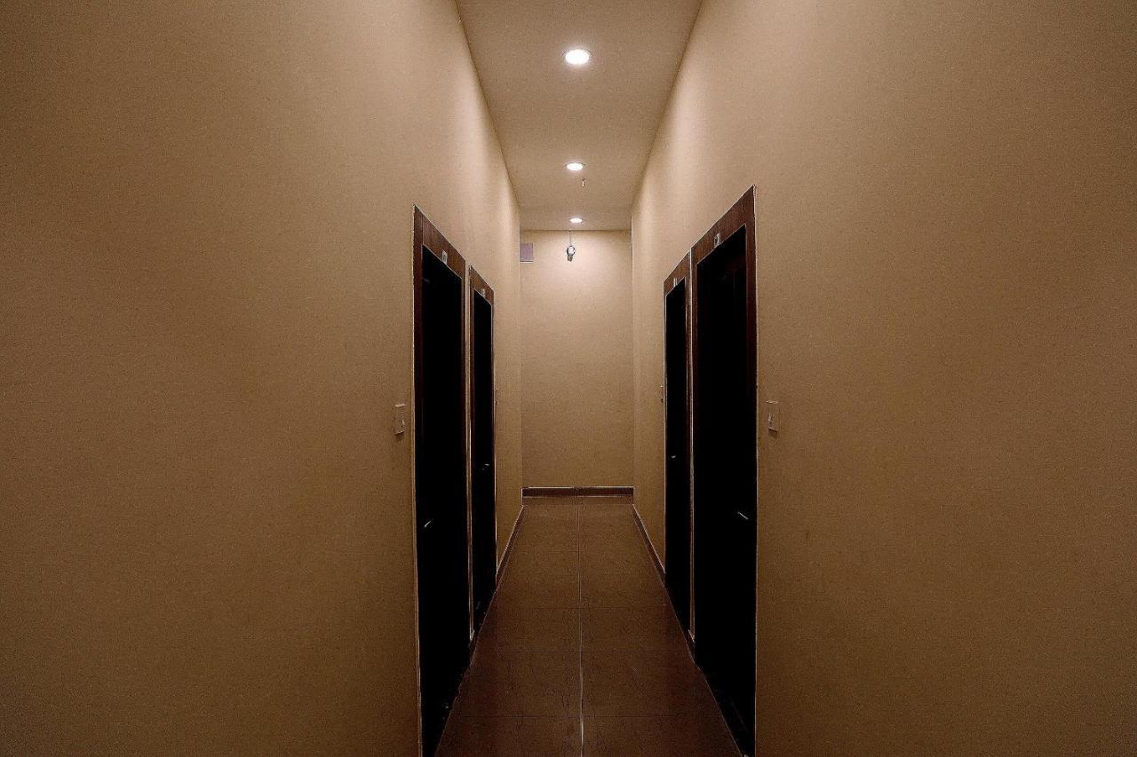 Hotel Flagship 13641 Elgin Terrace à Alīpur Extérieur photo