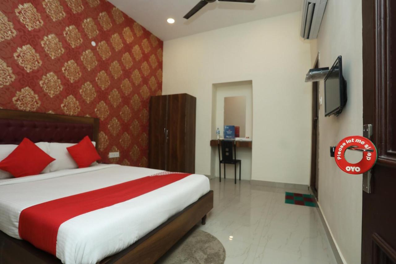 Hotel Flagship 13641 Elgin Terrace à Alīpur Extérieur photo