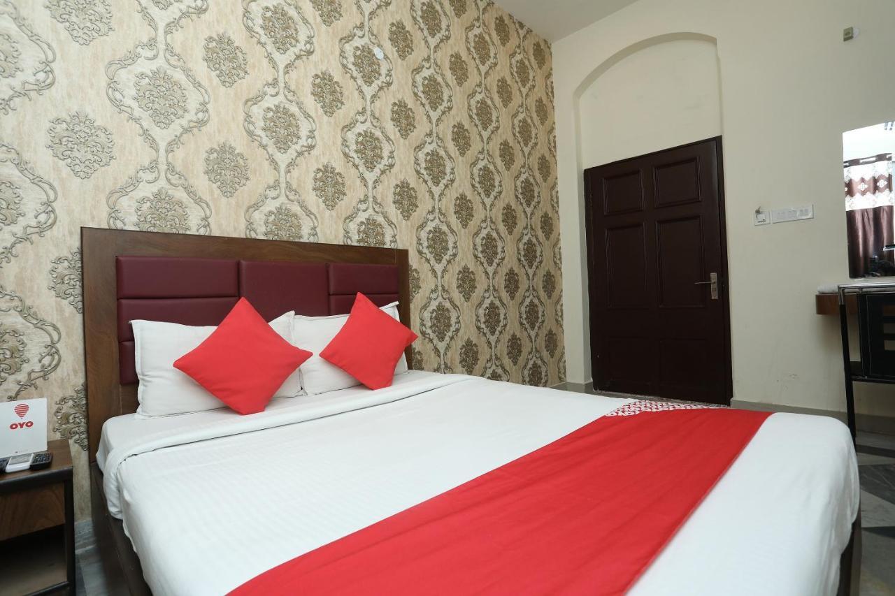 Hotel Flagship 13641 Elgin Terrace à Alīpur Extérieur photo