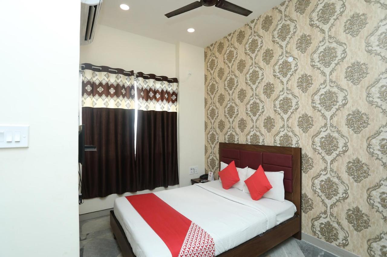 Hotel Flagship 13641 Elgin Terrace à Alīpur Extérieur photo