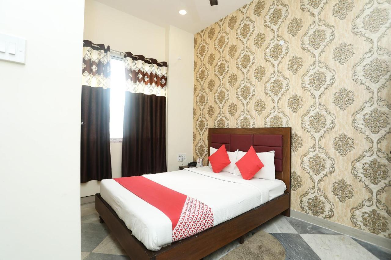 Hotel Flagship 13641 Elgin Terrace à Alīpur Extérieur photo