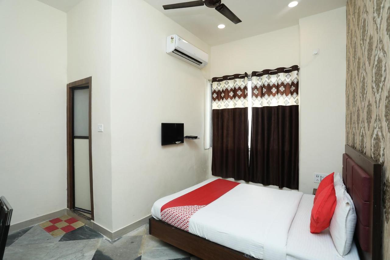 Hotel Flagship 13641 Elgin Terrace à Alīpur Extérieur photo